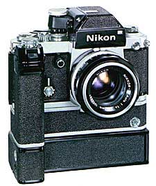 Nikon F2 mit Motorantrieb MD-1 und Batteriefach MB-1
